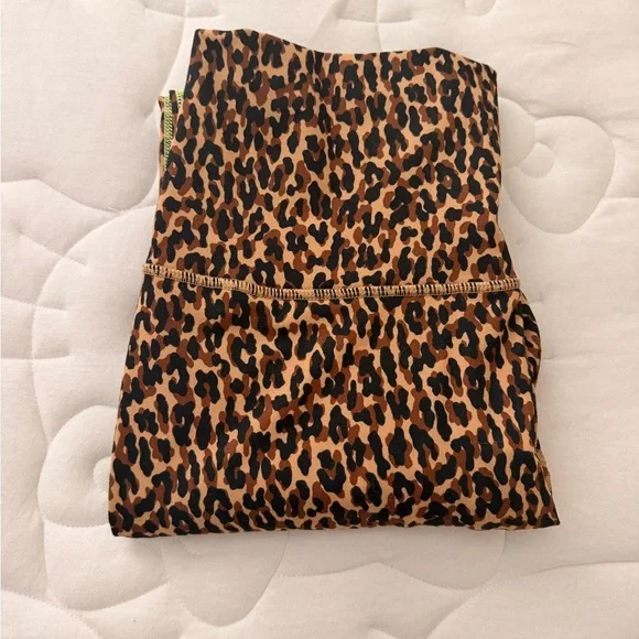 Fabletics Leopard Set - Picture 8 of 8